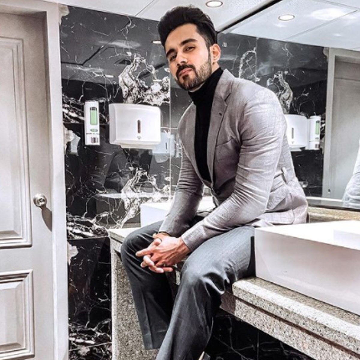 अभिषेक बजाज