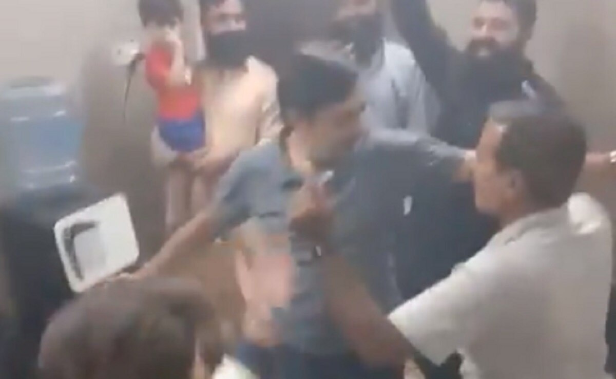 PAK दारोगा का डांस वीडियो