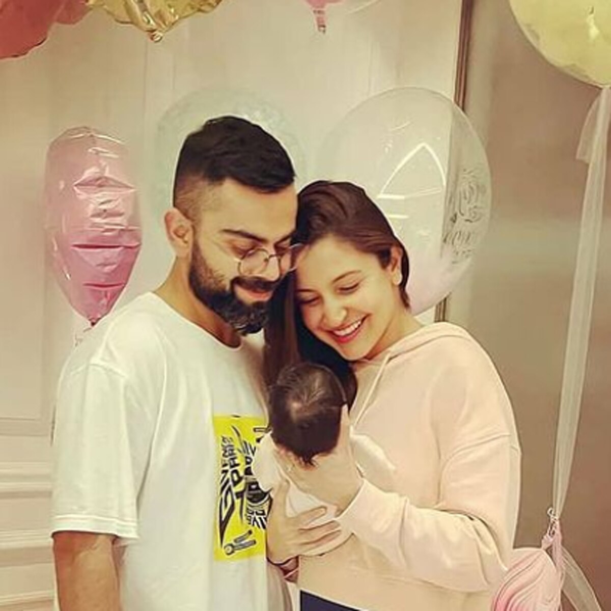 अनुष्का शर्मा-विराट कोहली-वामिका  