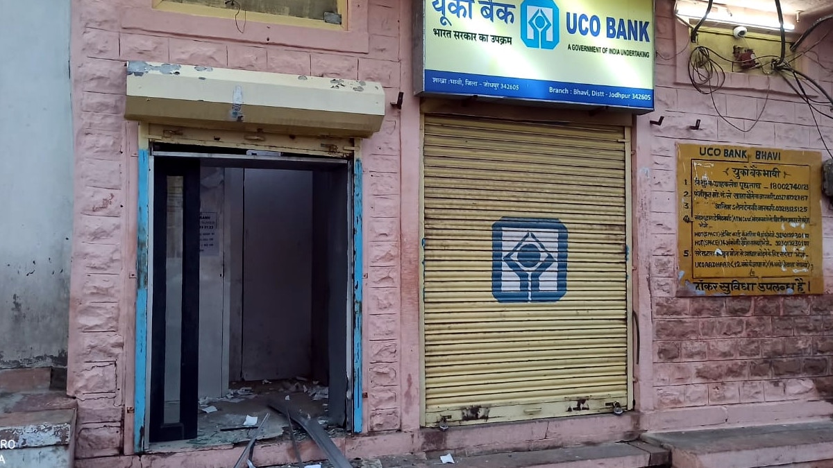 Thieves atm robbery cctv camera