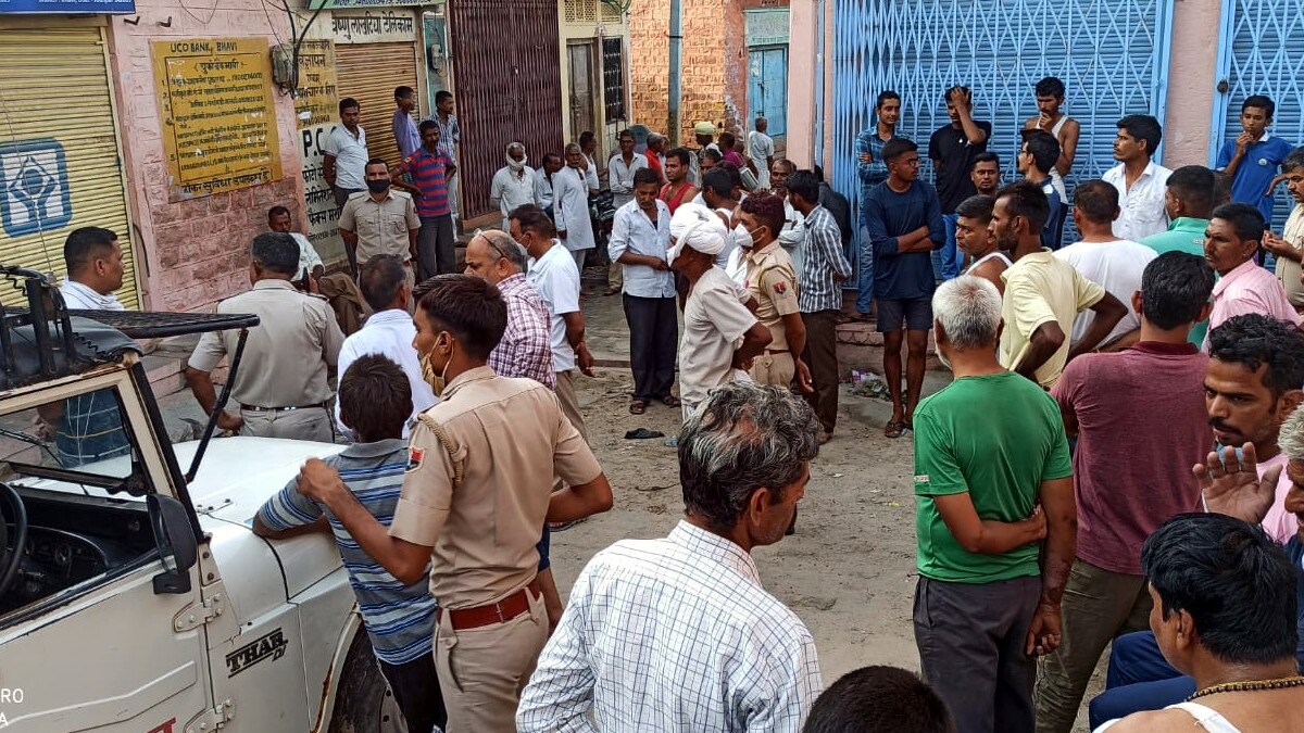 Thieves atm robbery cctv camera