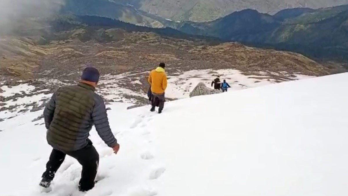 औली में बर्फबारी