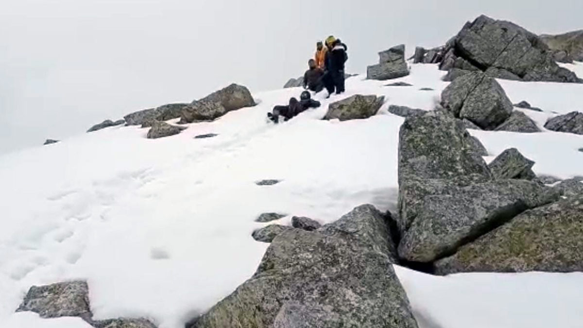 औली में बर्फबारी