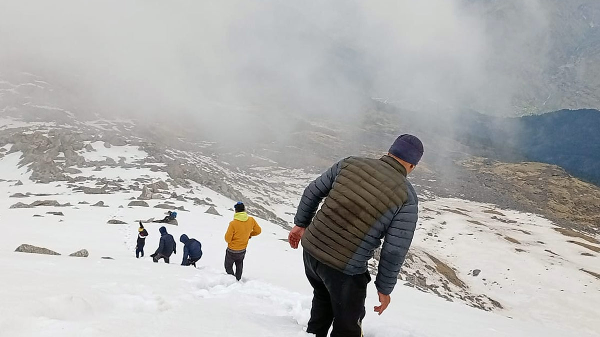 औली में बर्फबारी