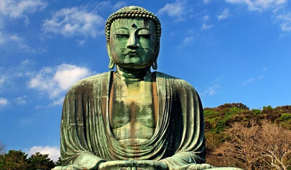 मुख्य द्वार के पास की दीवार पर8