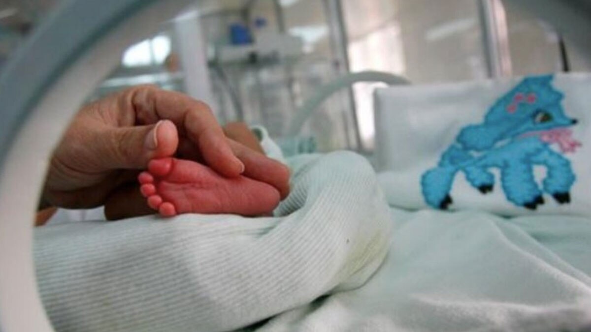 पैदा होते ही मां-बाप ने बेटे को बेच दिया  