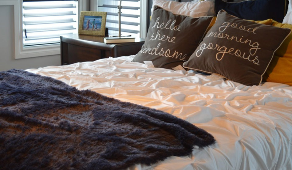 बेड पर बिछाने वाली चादर