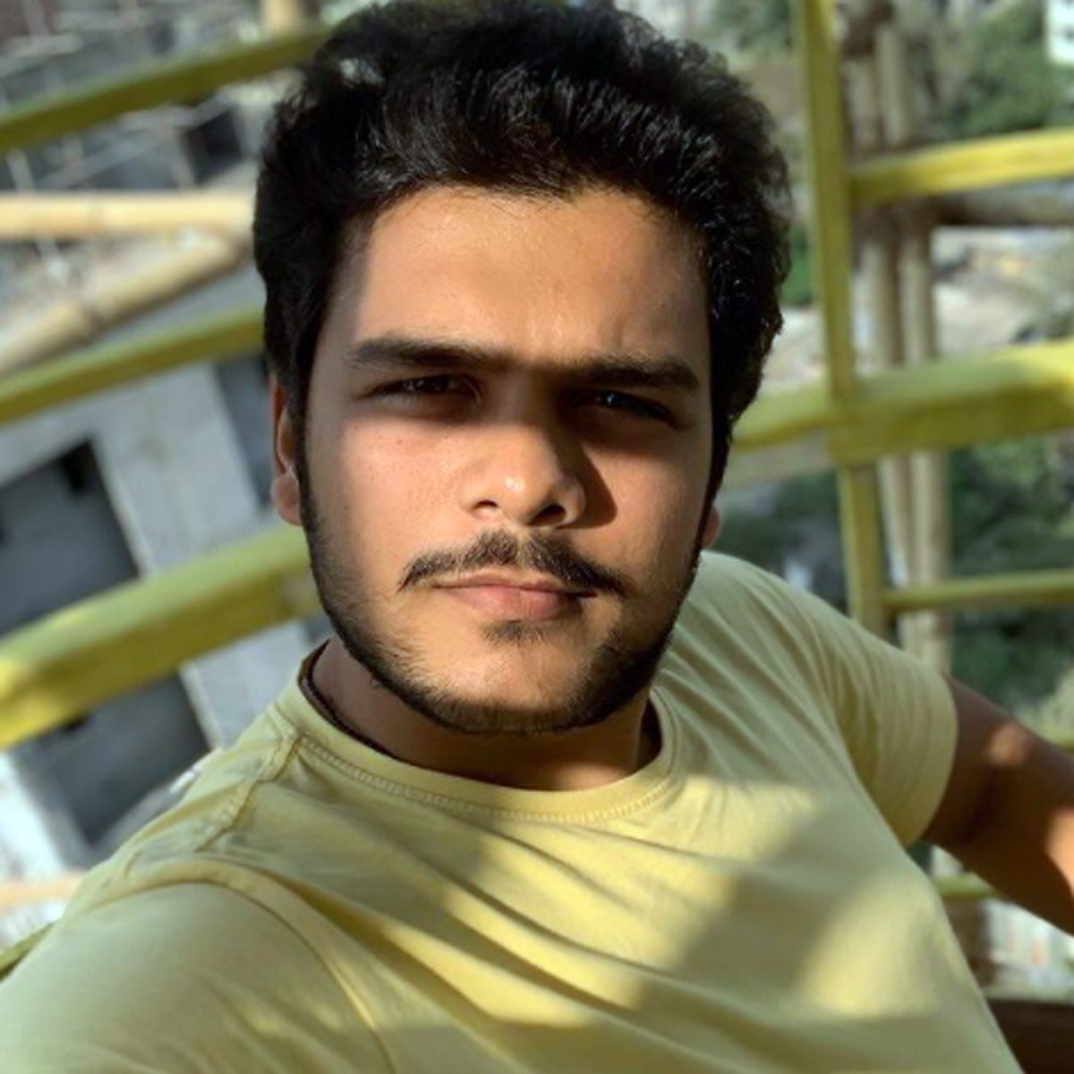 भव्य गांधी