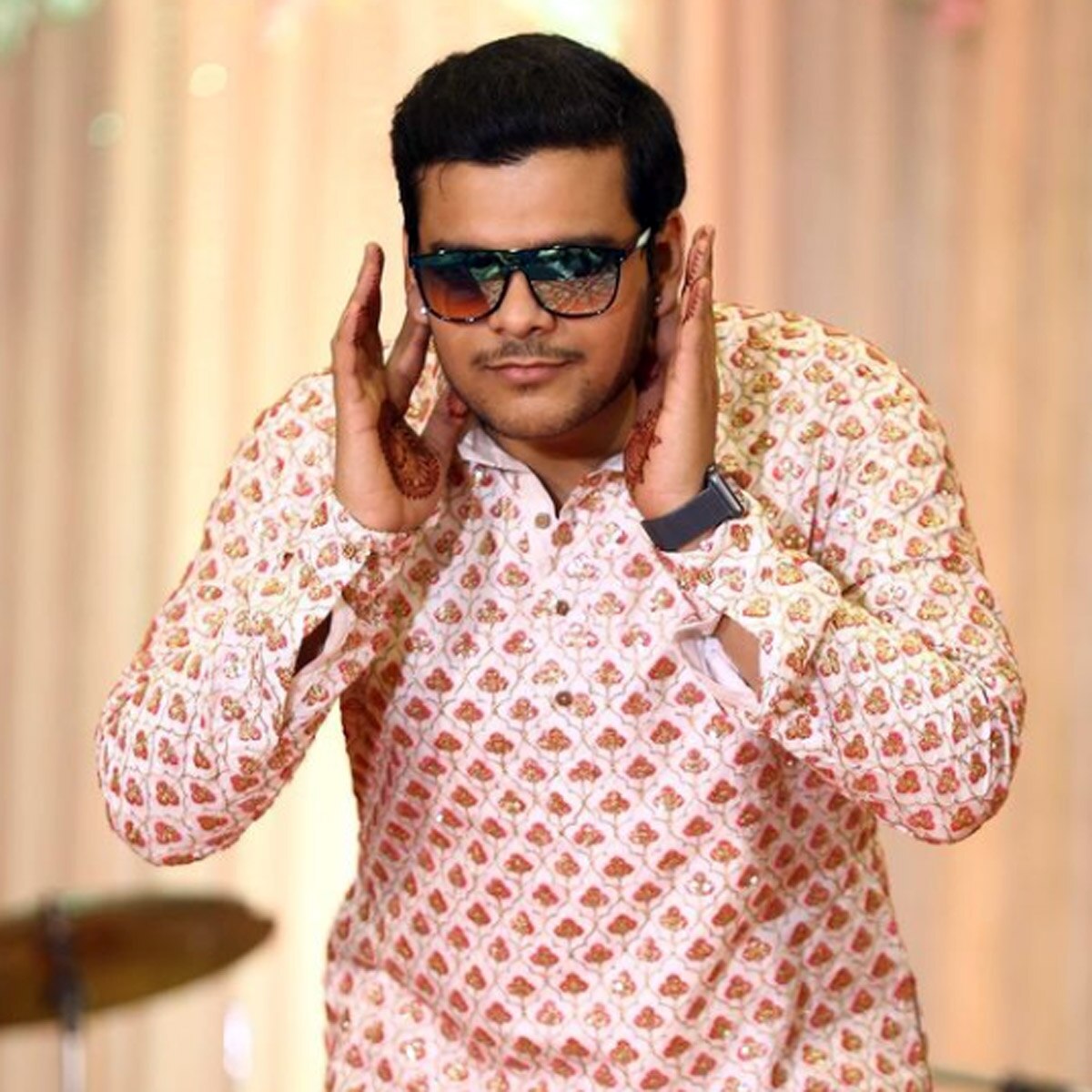 भव्य गांधी