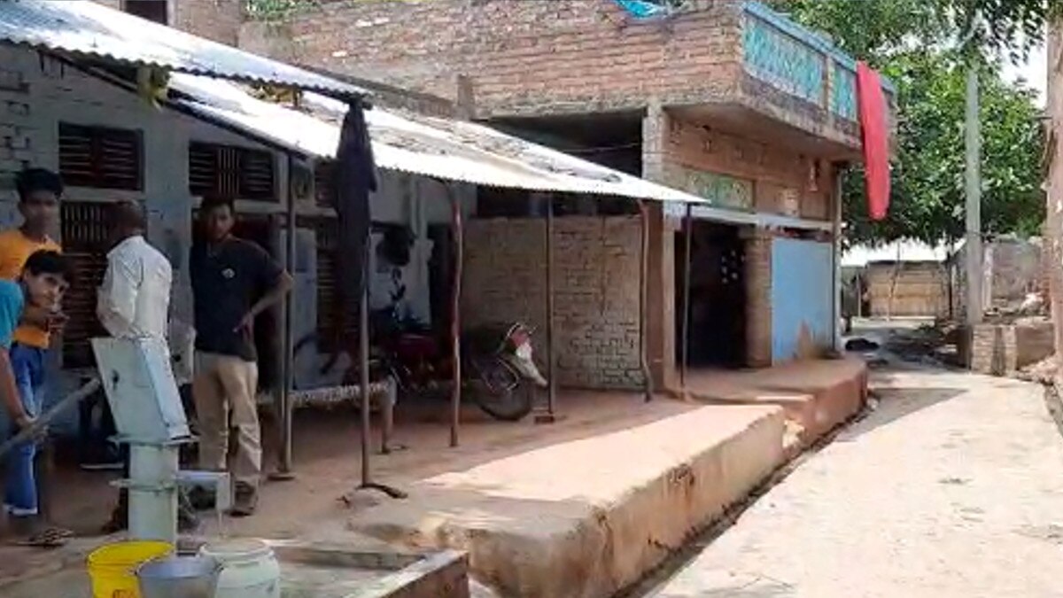 दूल्हा नहीं पढ़ पाया ह‍िंदी अखबार, दुल्हन ने दरवाजे पर बारात पहुंचते ही तोड़ दी शादी