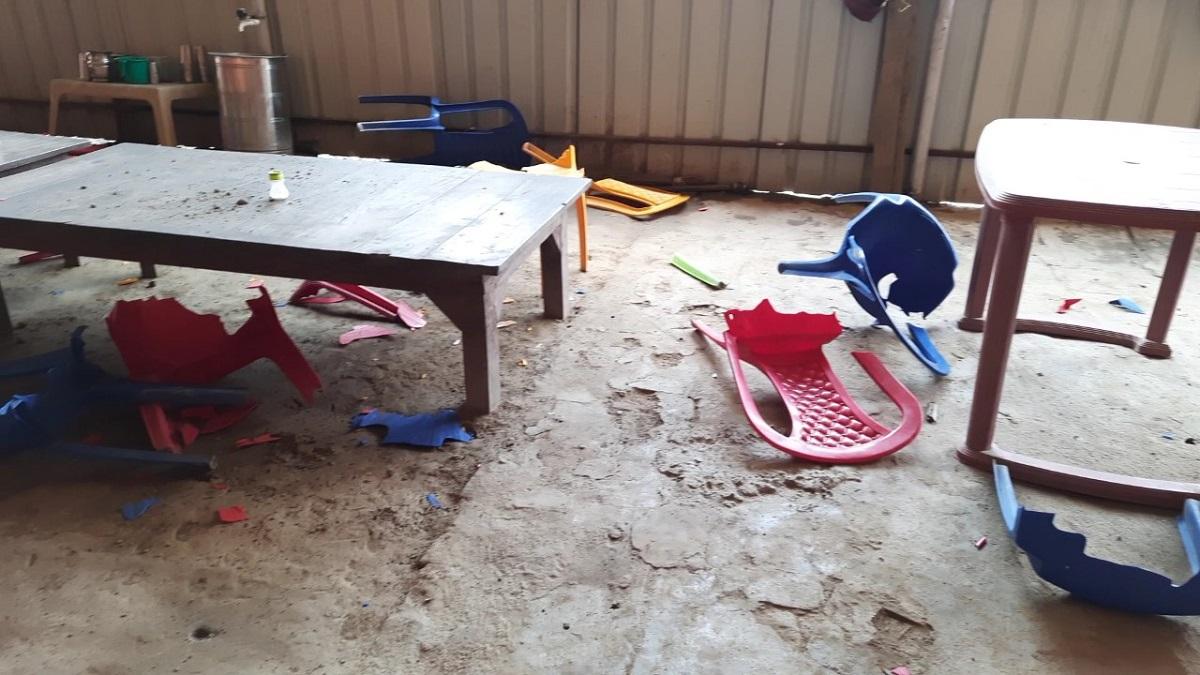 आरोपियों ने ढाबे पर जमकर तोड़फोड़ की