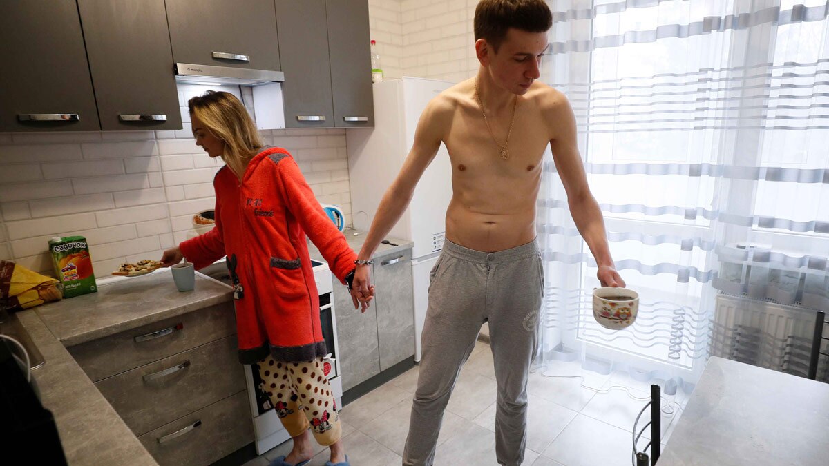 जंजीर कटवाकर अलग हुआ कपल