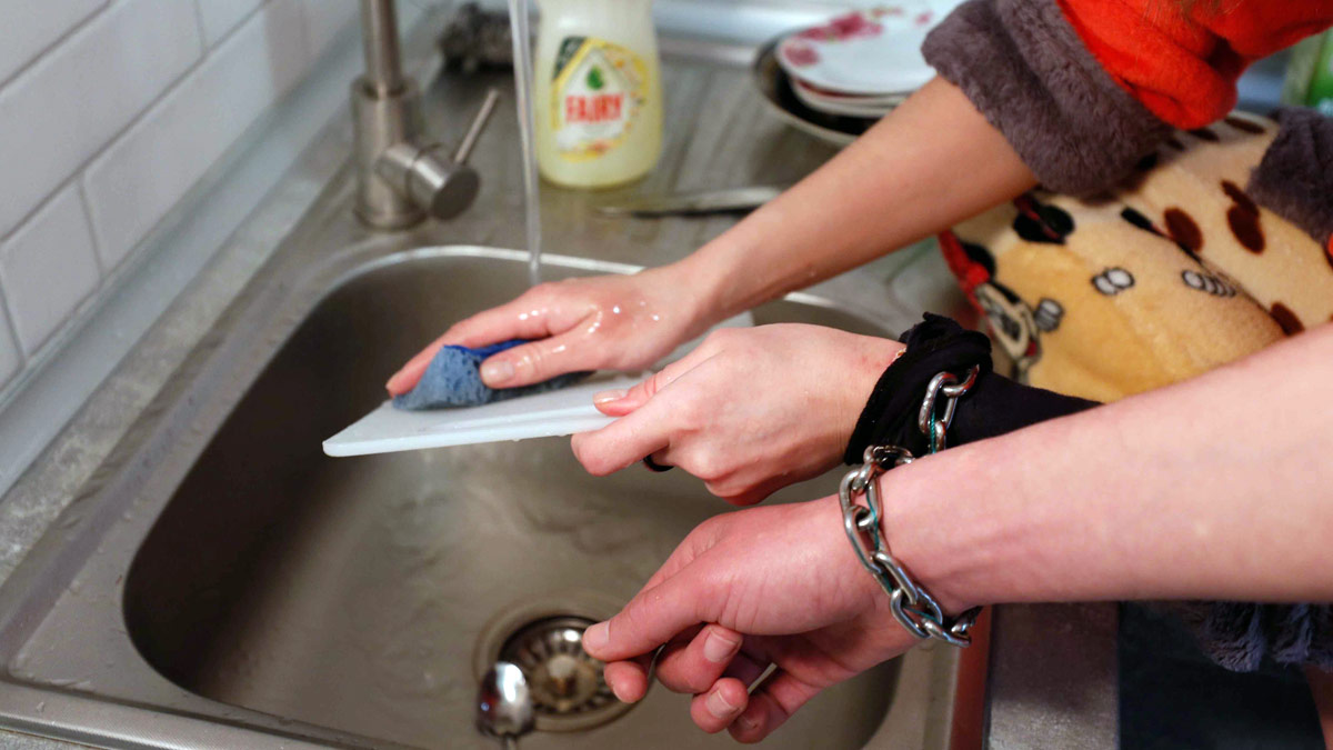 जंजीर कटवाकर अलग हुआ कपल