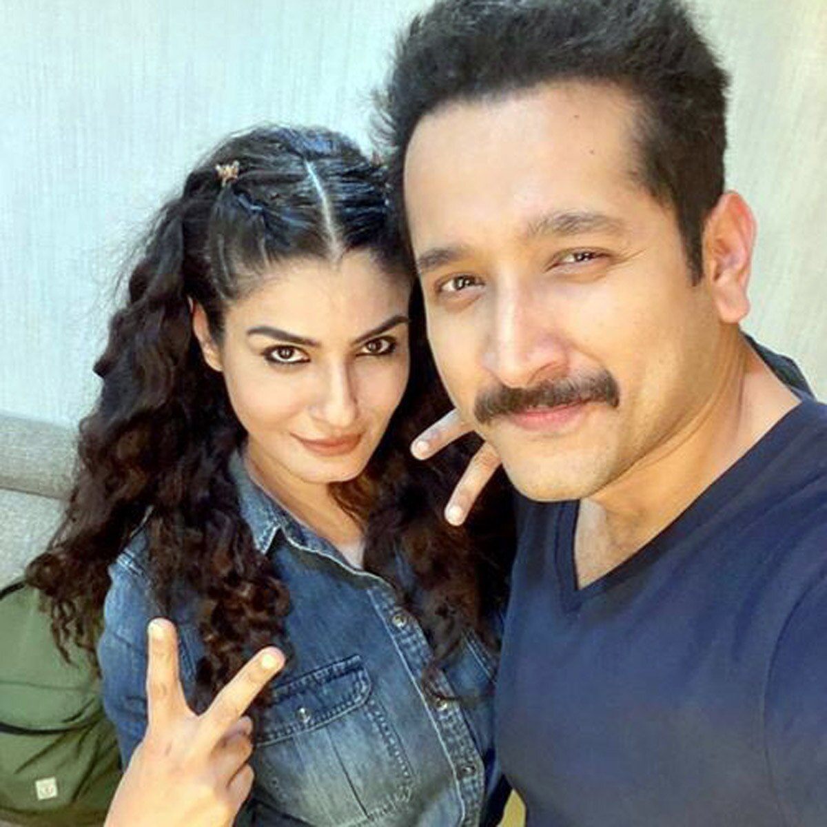 रवीना टंडन संग परमब्रत चटर्जी