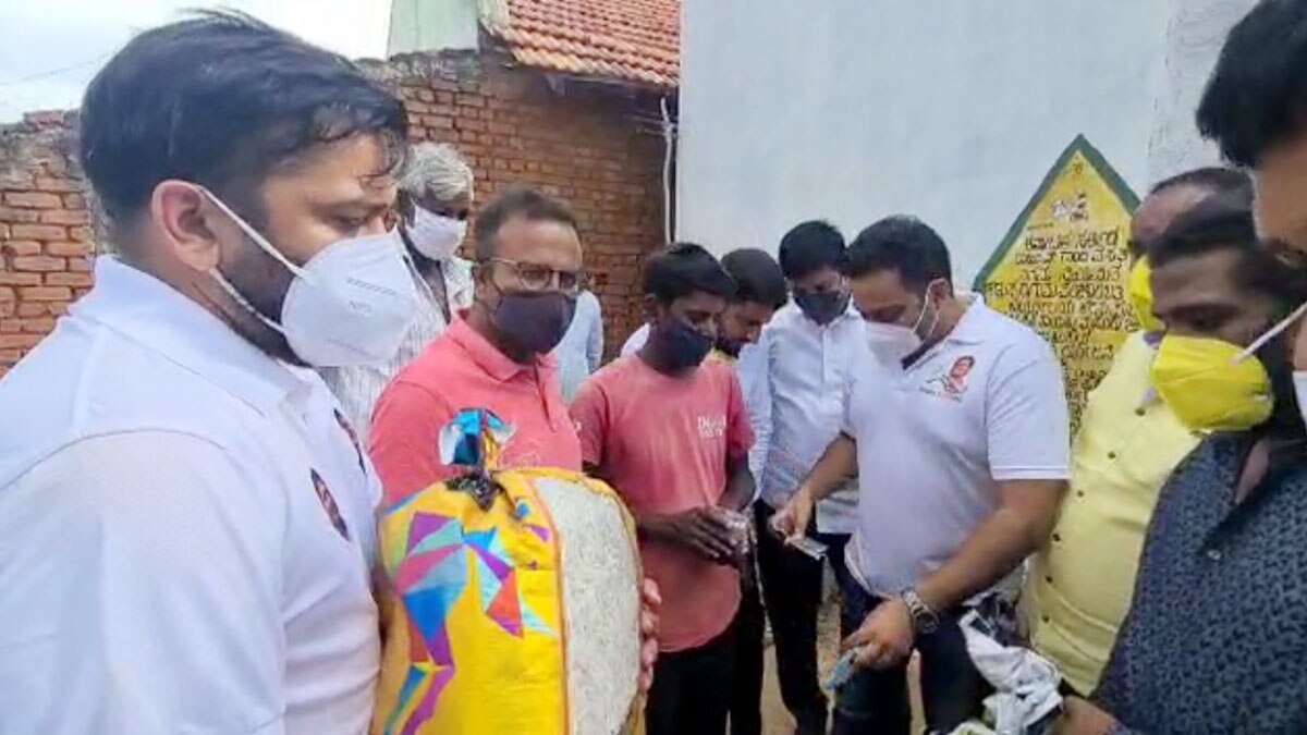 बेटे की दवा के लिए साइकिल से 300 किलोमीटर का सफर तय किया 