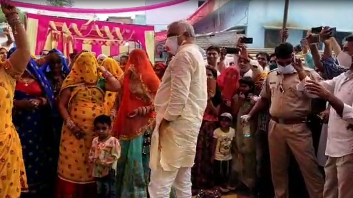 सांसद और विधायक का डांस