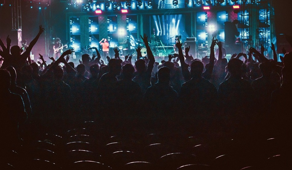 सपने में गाते हुए या नृत्य करते हुए देखना