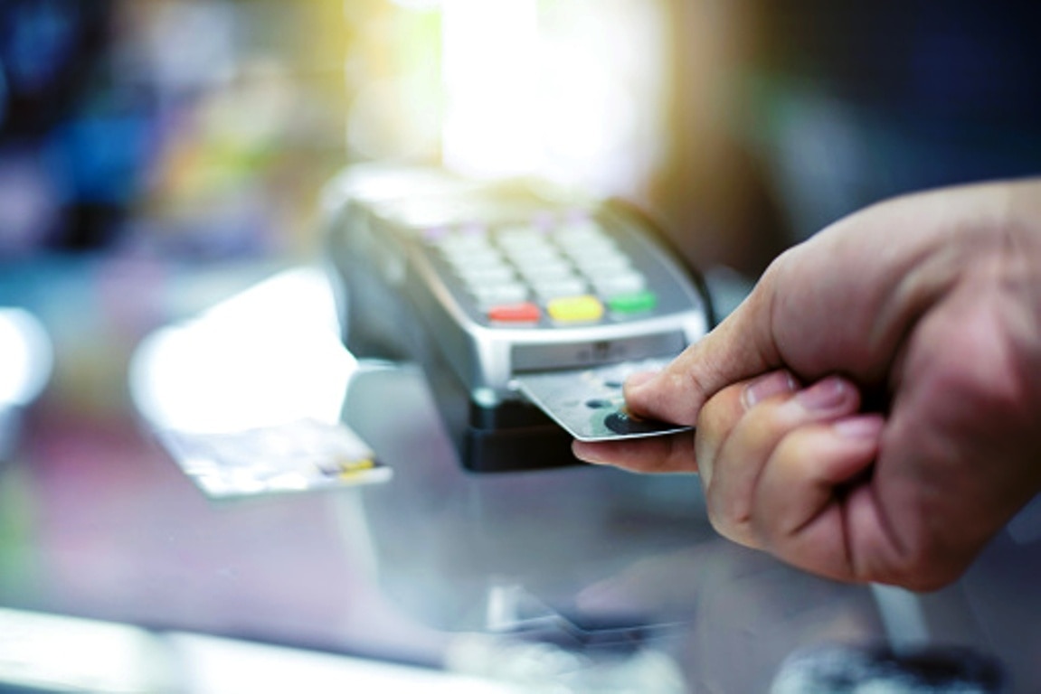 बैंक खाते में पर्याप्त रकम हो