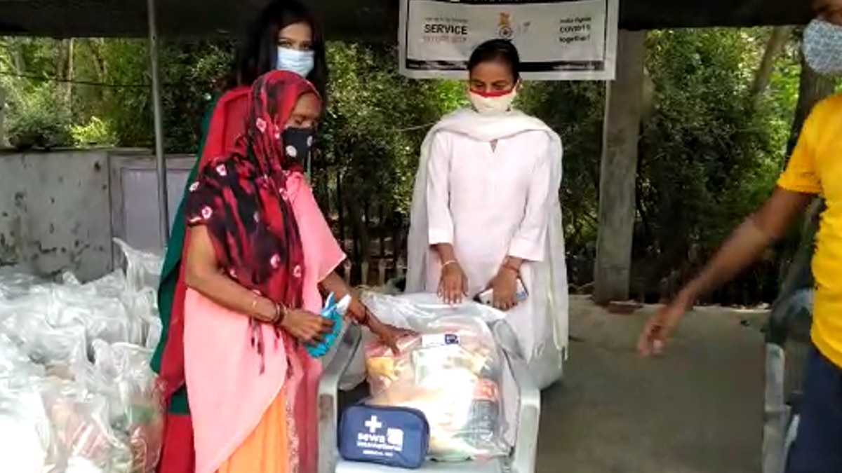 ट्रांसजेंडर बनी गरीबों की फरिश्ता