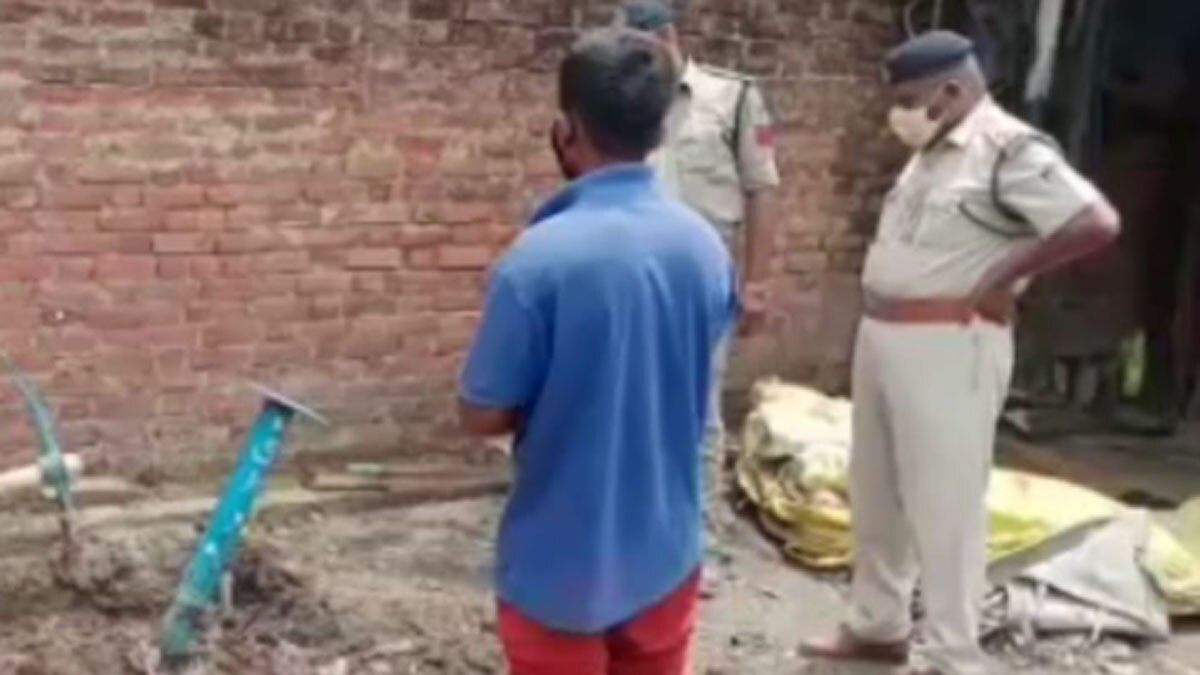 क्लचवायर से घोंटा गला और बाड़े में दफना दिया 