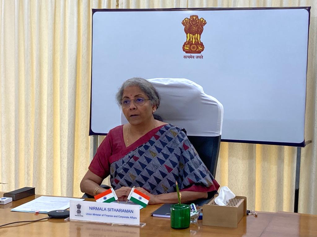 छोटे बैंकों से शुरुआत