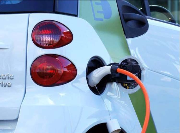 एक साल में 500 चार्जिंग स्टेशन लगाने का प्लान