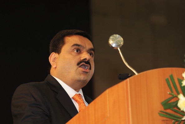 अडानी के शेयरों में गिरावट