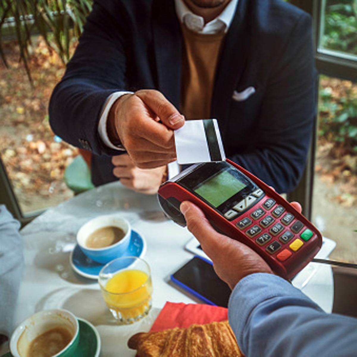 Customer given 11 lakh rupees tip