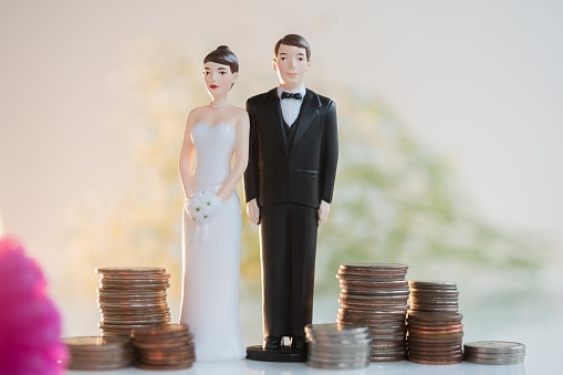 bride started asking for wedding expenses 