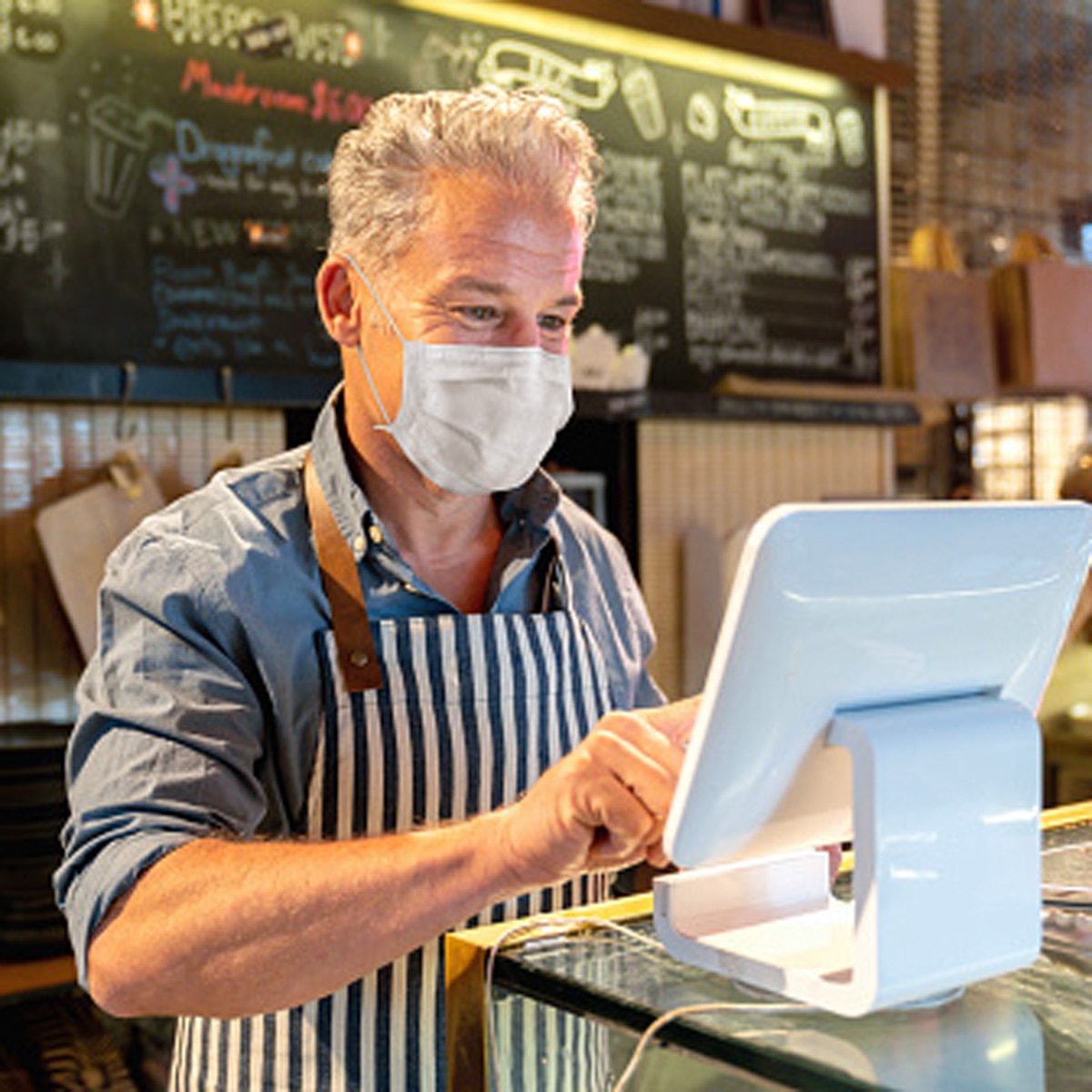 Customer given 11 lakh rupees tip