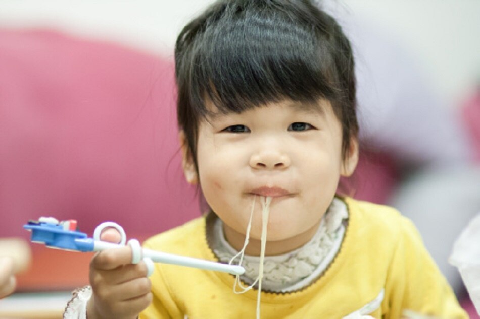 orders 100 bowls of noodles