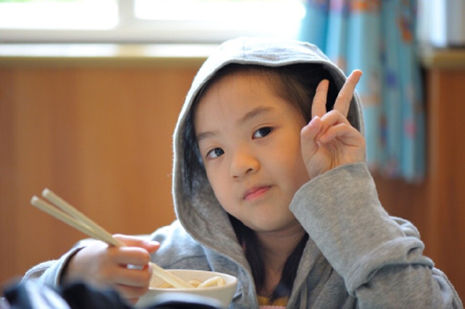 orders 100 bowls of noodles