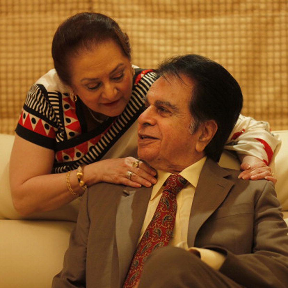 दिलीप कुमार और सायरा बानो 