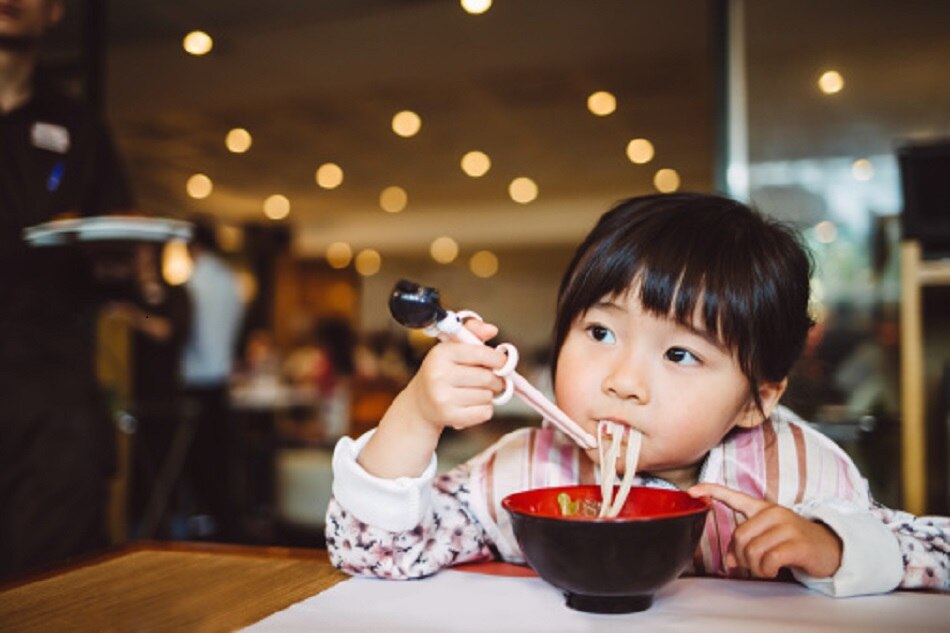 orders 100 bowls of noodles