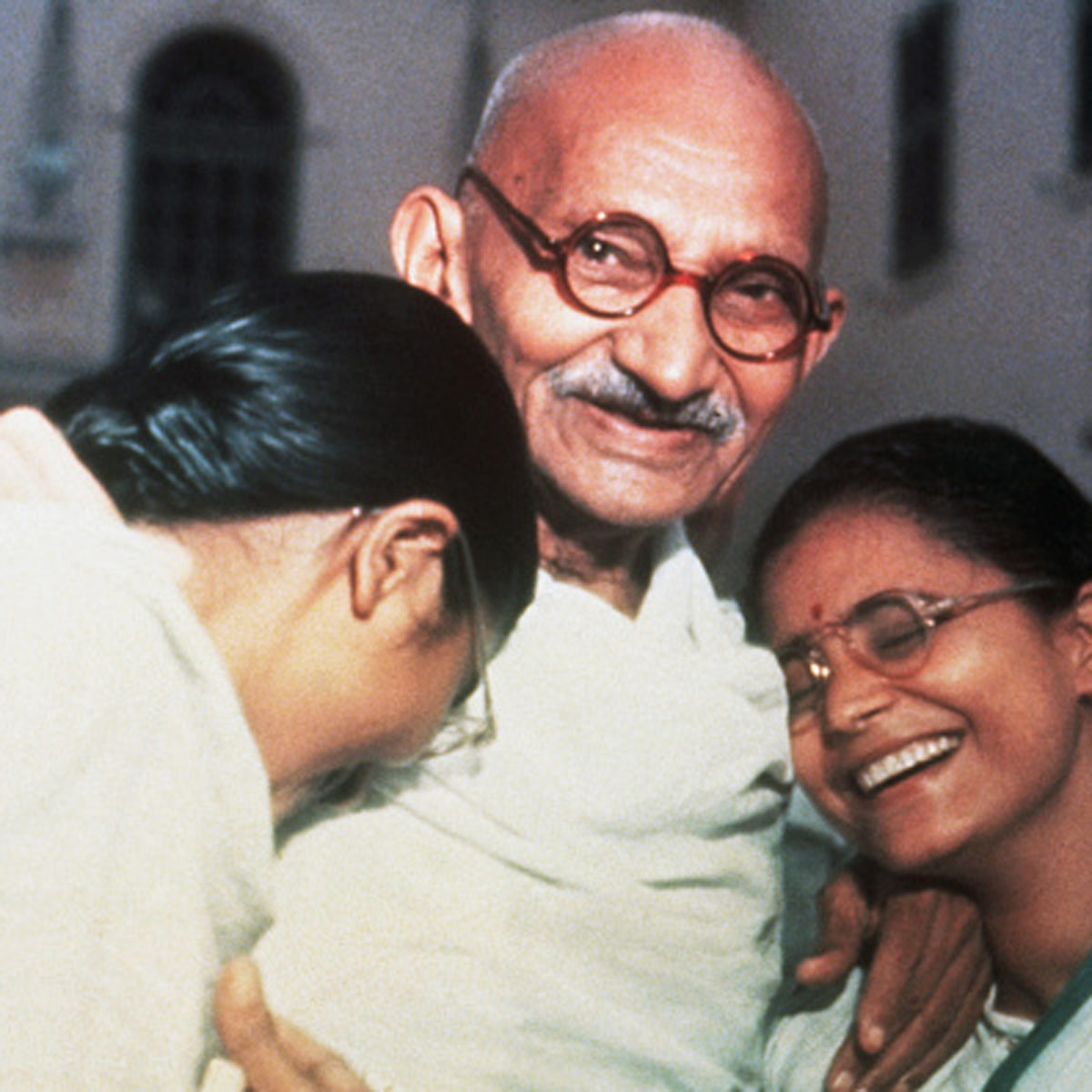 mahatama gandhi great grand daughter fraud