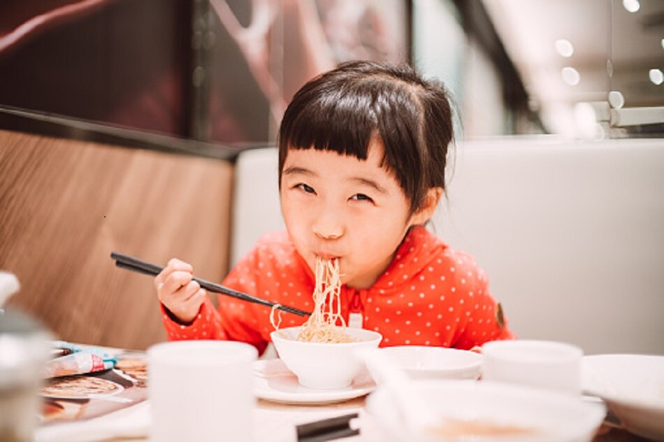 orders 100 bowls of noodles