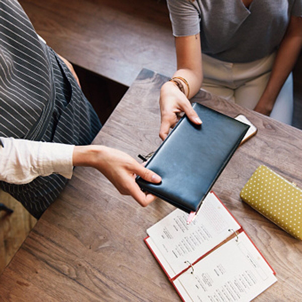 Customer given 11 lakh rupees tip