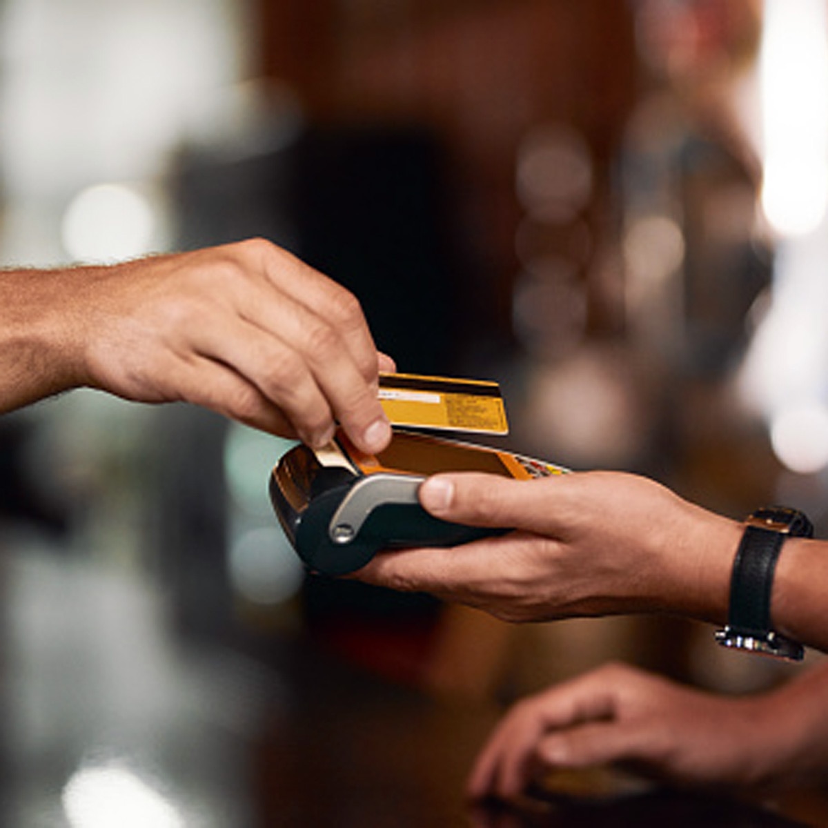 Customer given 11 lakh rupees tip