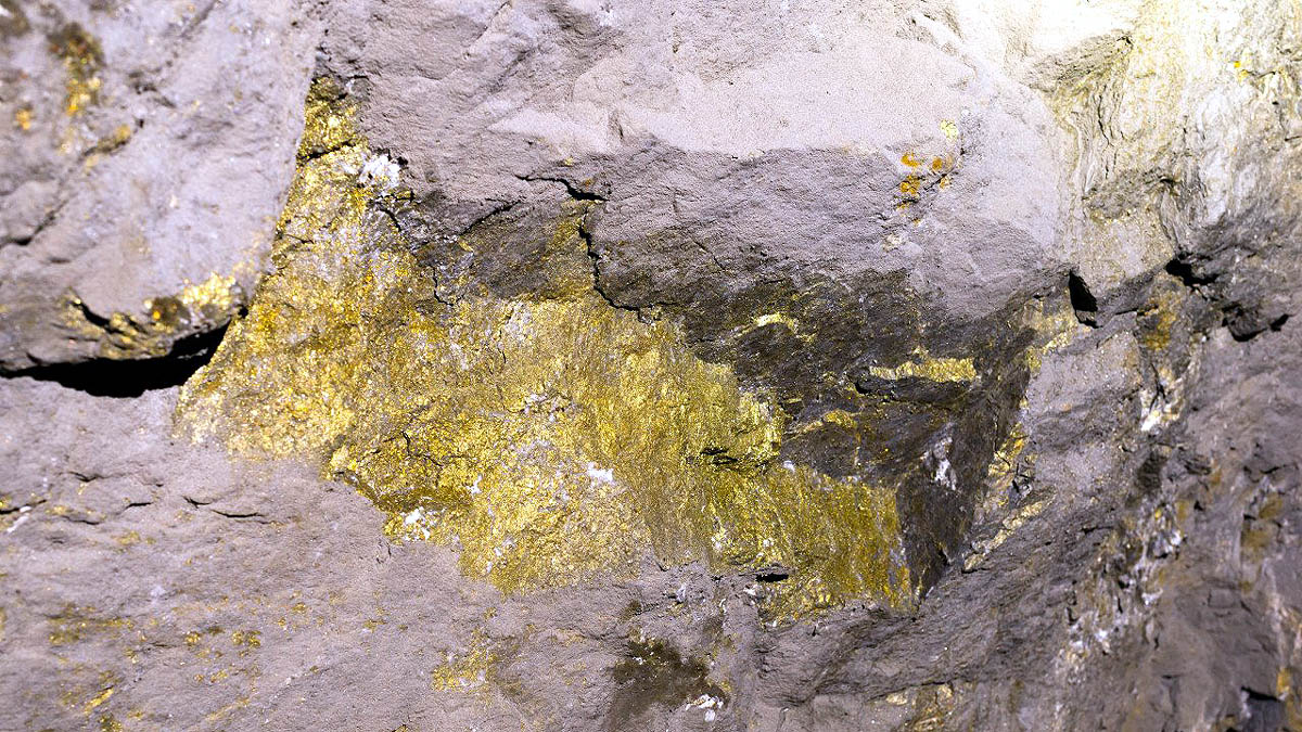 Gold Veins in Rocks