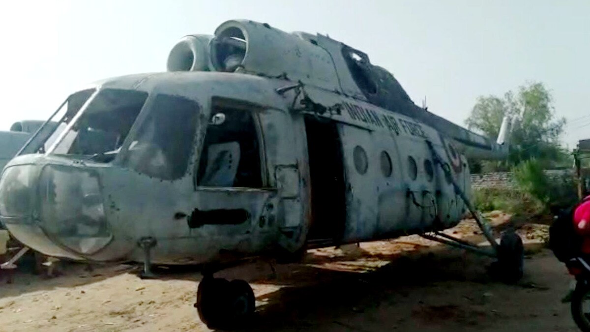 तीन हेलिकॉप्टर लेकर शहर में पहुंचा कबाड़ी तो हैरान रह गए लोग