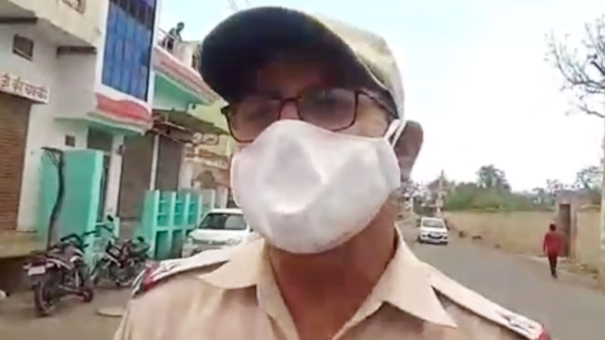 कब्रिस्तान में दफन शख्स के जिंदा होने की अफवाह फैली  