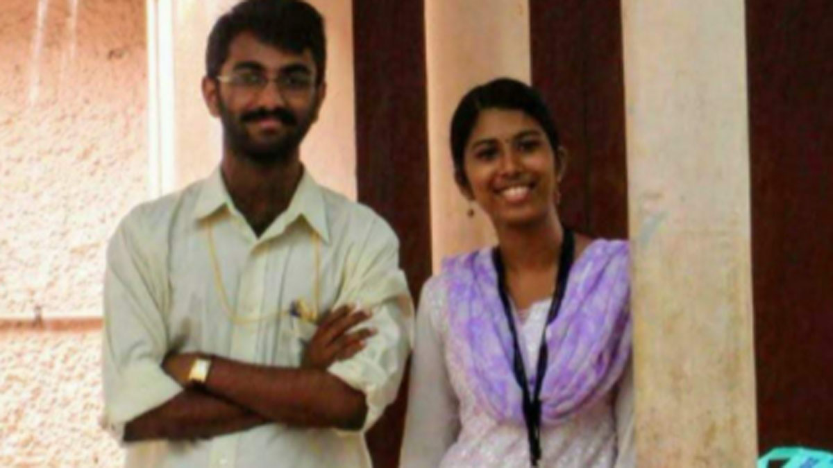 बॉयफ्रेंड के साथ अखबार में छप गई थी आईएएस की फोटो 