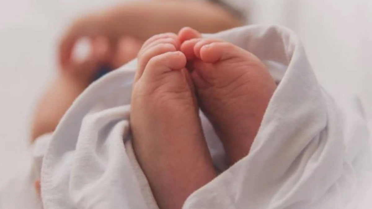 पैदा होते ही मां-बाप ने बेटे को बेच दिया  