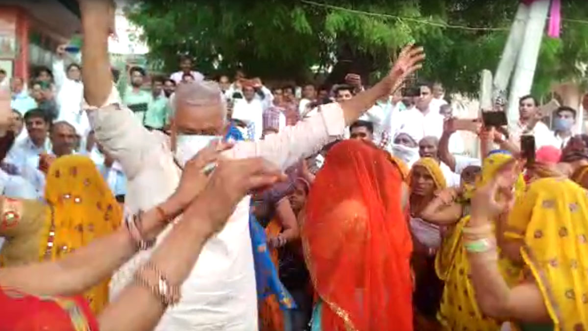 सांसद और विधायक का डांस