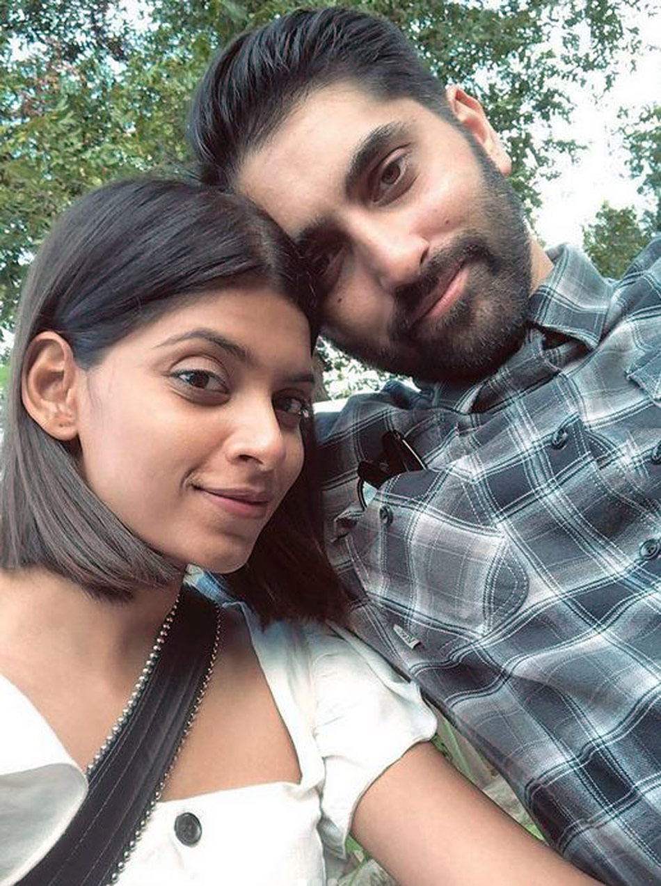 सनी के भाई-भाभी