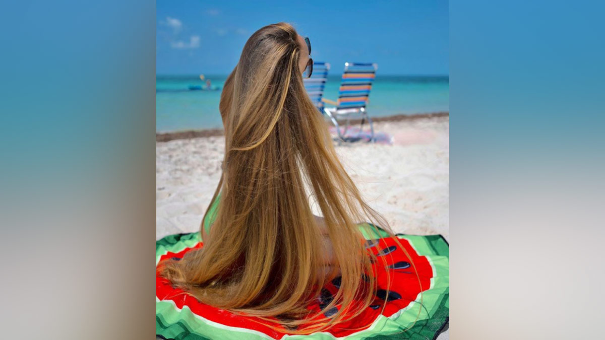 महिला के लंबे बालों का हर कोई दीवाना