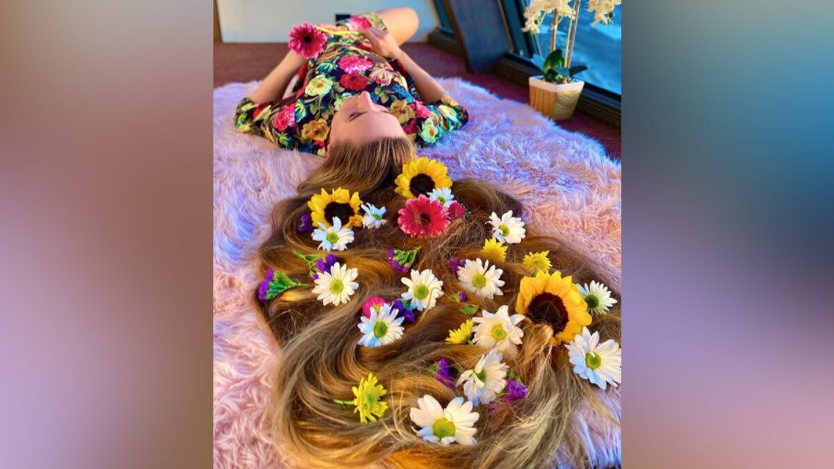 महिला के लंबे बालों का हर कोई दीवाना