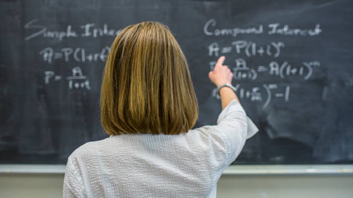 छात्र संग फरार महिला टीचर