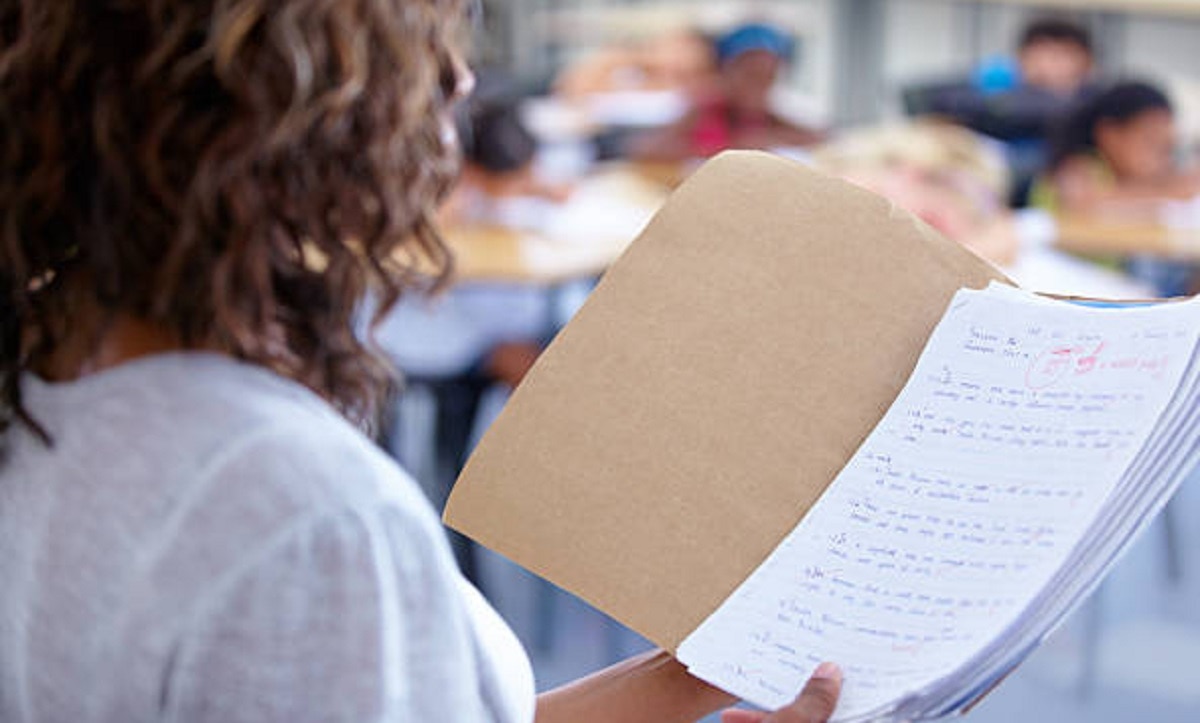 छात्र संग फरार महिला टीचर