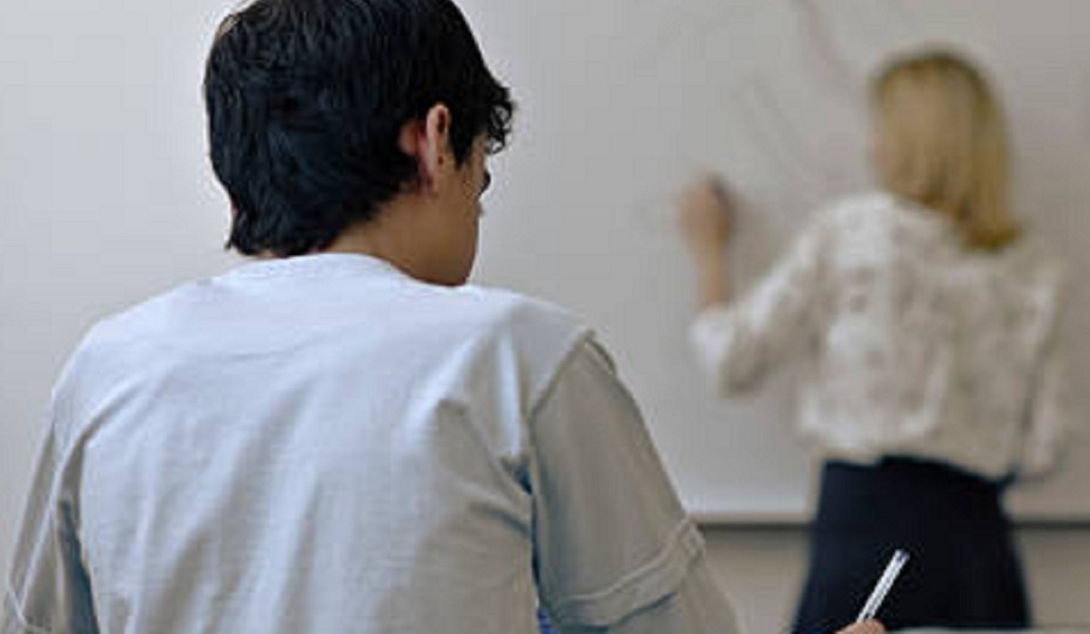 छात्र संग फरार महिला टीचर